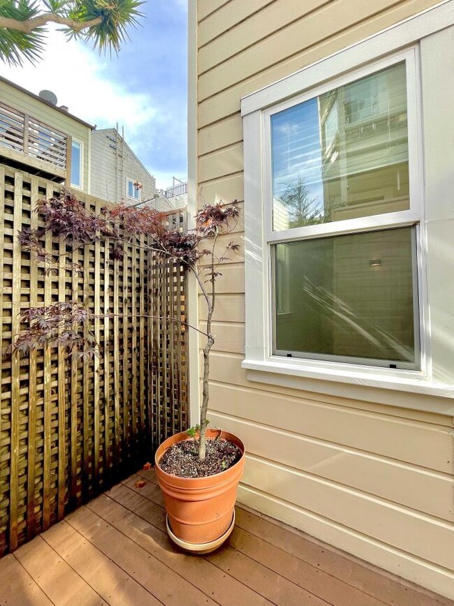 Building Photo - 2 bedroom in San Francisco CA 94114