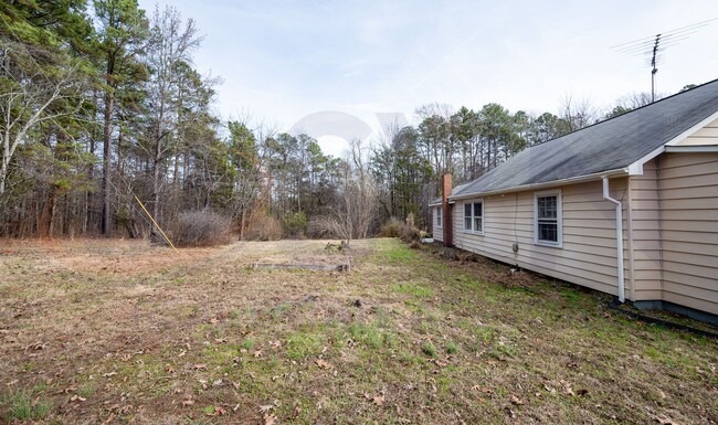 Building Photo - Your Ranch Home Awaits in Hillsborough! Wa...