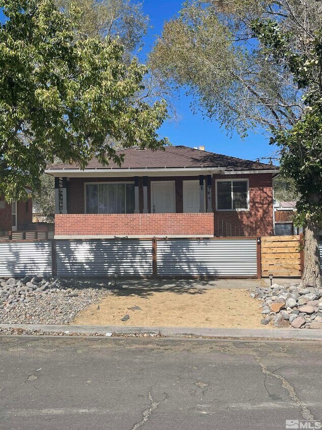 555 W 10th St, Reno, NV 89503 Townhouse for Rent in Reno, NV