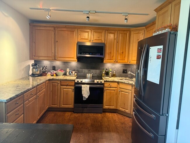 Kitchen - 333 Beard Creek Rd