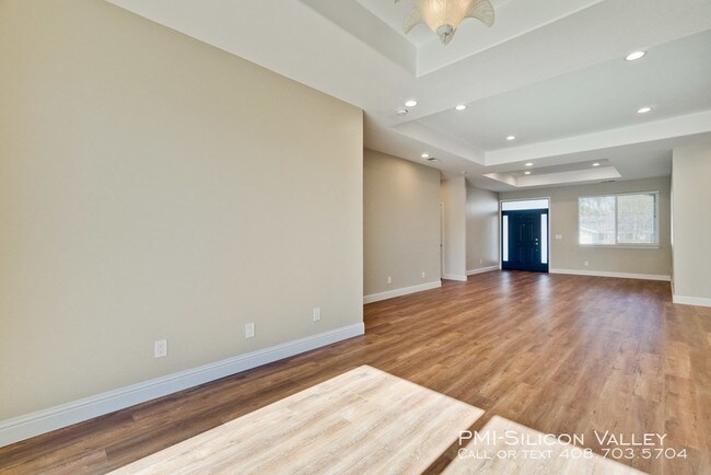 Foto del edificio - 2368 Tulip Rd