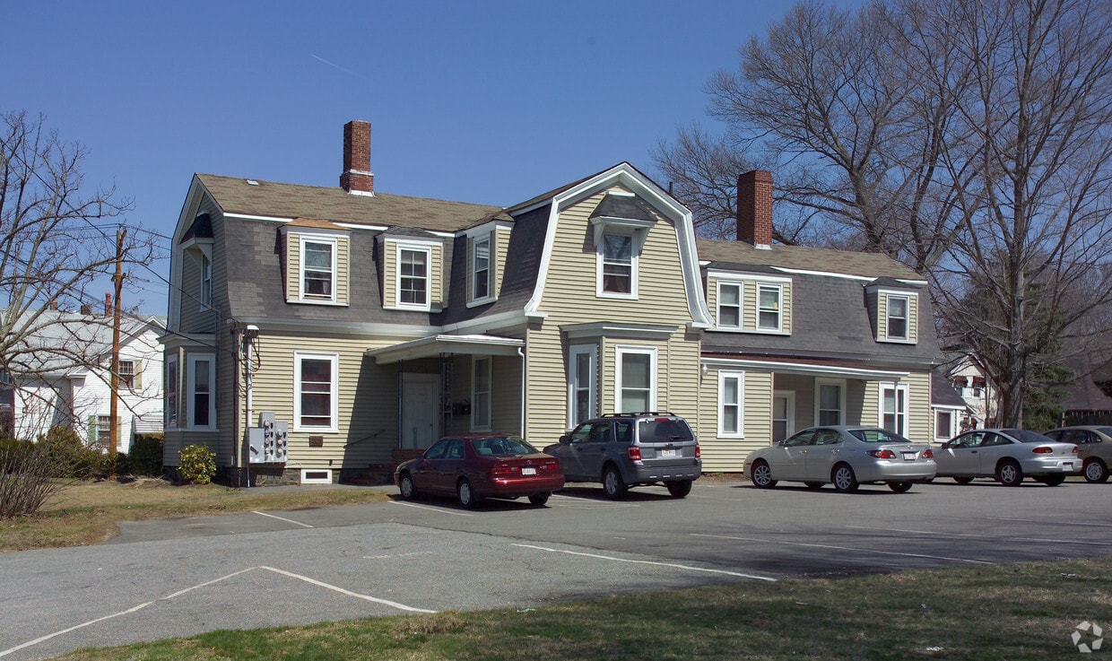 Main View - 221 Bay St