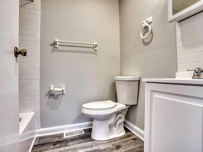 Foto del edificio - 530 S Bond St