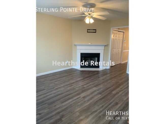 Foto del edificio - **2 Bedroom 1.5 Bath Townhouse Near Pitt C...