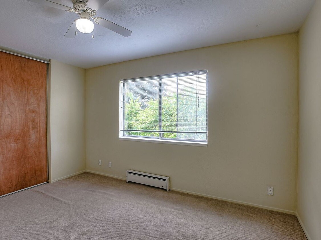 "Charming 2-Bed, 2-Bath Menlo Park Retreat... - "Charming 2-Bed, 2-Bath Menlo Park Retreat...