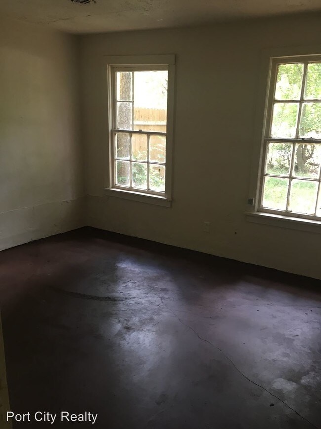 Building Photo - 2 br, 1 bath House - 620 W. 72nd St.