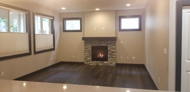 Foto del edificio - 4 Bedroom 3 Bath with Bedroom on the main Floor in Bothell