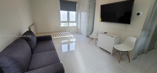 Foto del edificio - 6435 NW 105th Ct