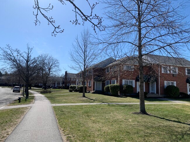 Building Photo - 145 Emerson Gardens Rd