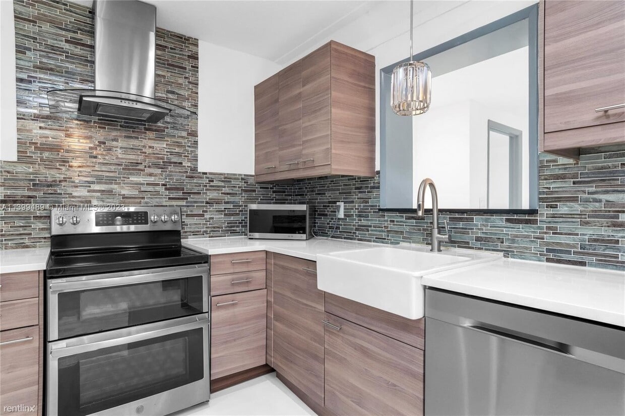 Foto principal - 3 br, 2 bath House - 4031 NE 18th Ave