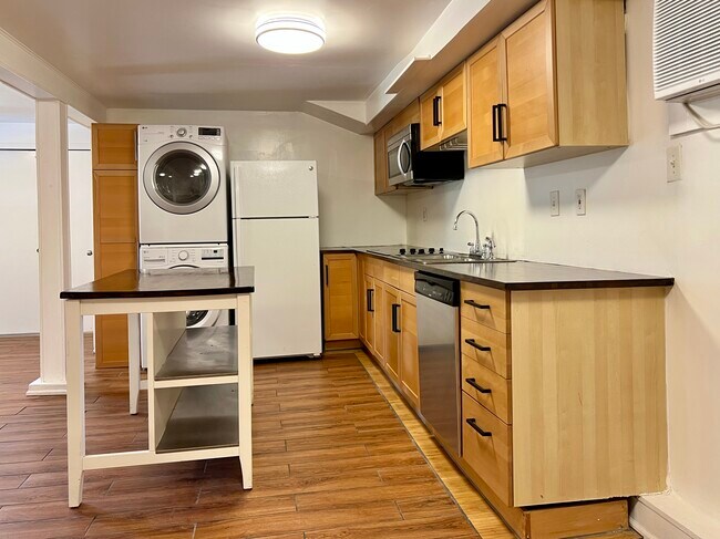 Foto del edificio - 3302 Robinson Ave