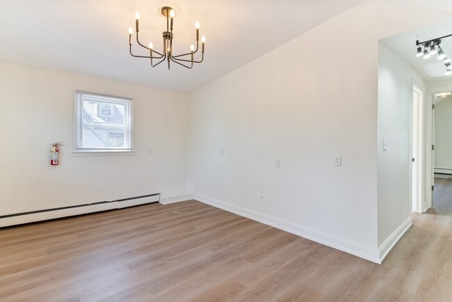 Building Photo - 169 Waterman St