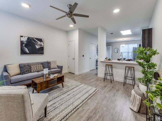 Foto del edificio - 7805 Cooper Ln