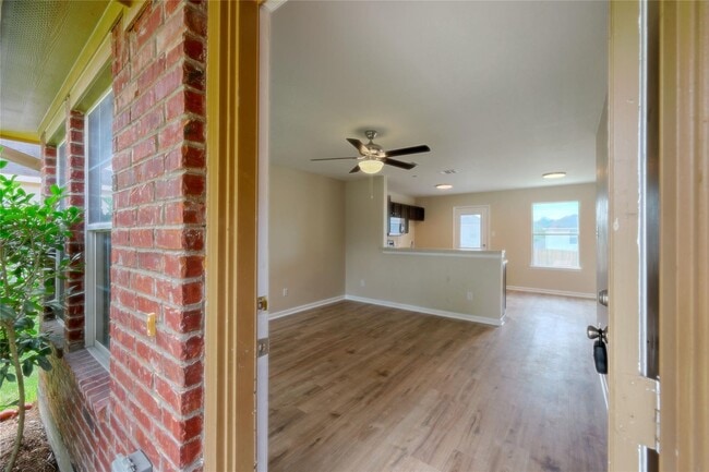 Foto del edificio - 14087 Running Bear Dr