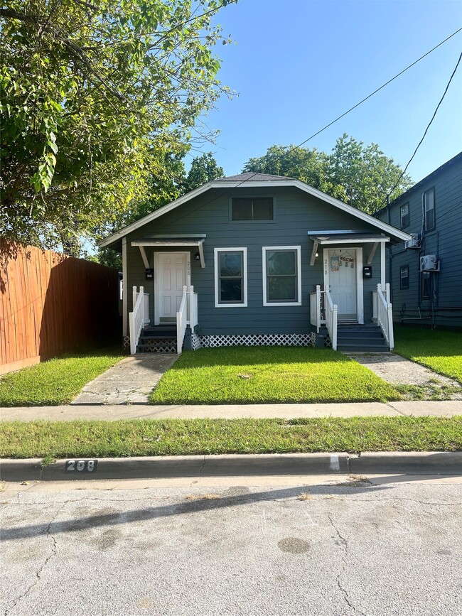 Building Photo - 208 E Sterling Ave