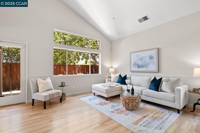 Foto del edificio - 179 Foxglove Ln