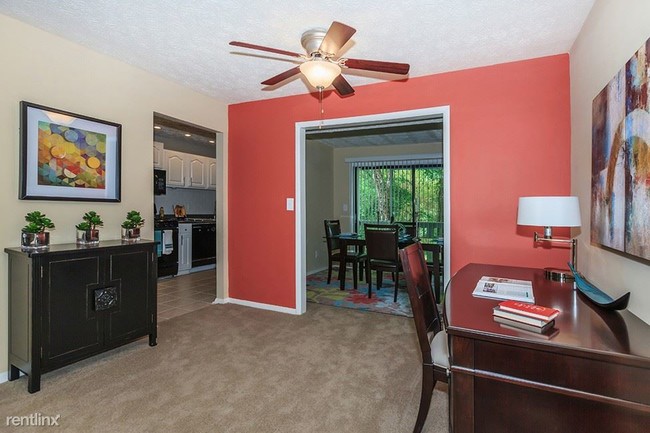 Building Photo - 8800 Dunwoody Pl