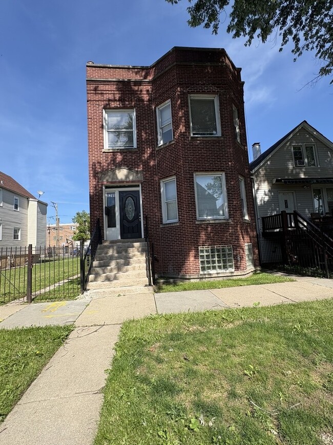 Building Photo - 8211 S Escanaba Ave