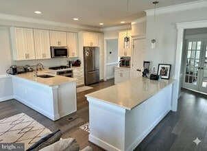 Building Photo - 3400 Landing Way