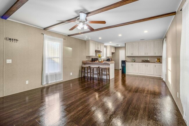 Building Photo - 211 Woodstock