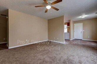 Building Photo - 652 N Belview Ave