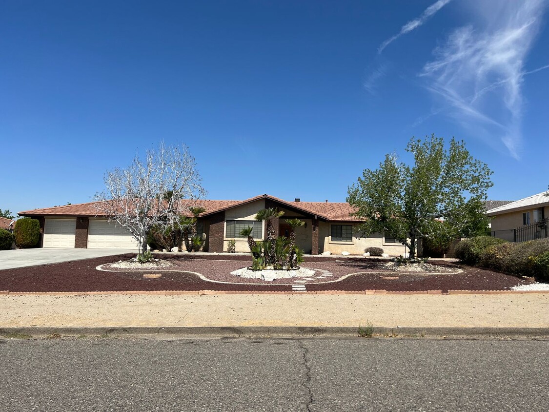 Primary Photo - Apple Valley Desert Knolls Home