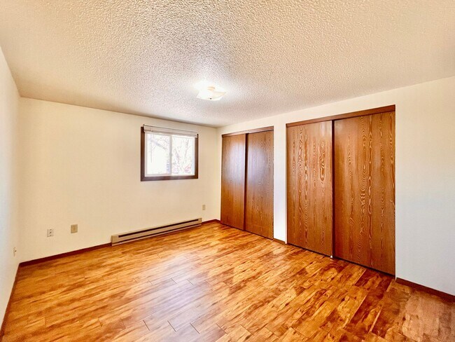 Foto del edificio - 4834 Basswood Dr