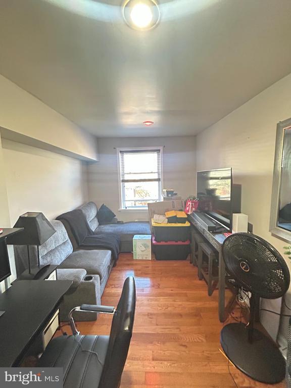 Foto principal - 1710 W Girard Ave