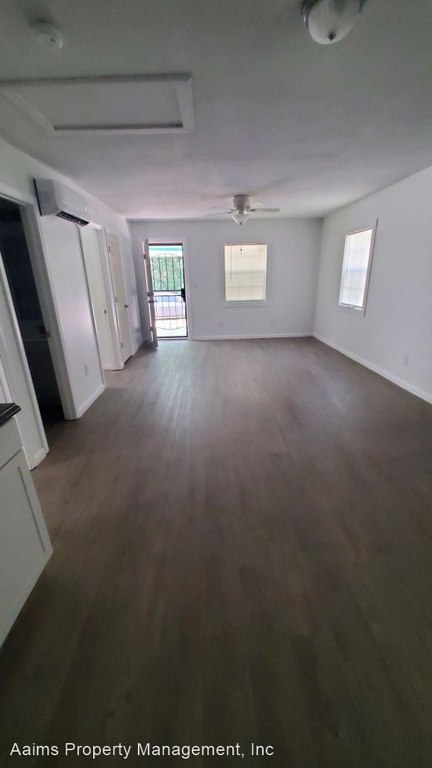 Building Photo - 2 br, 2 bath House - 903 Locust Street