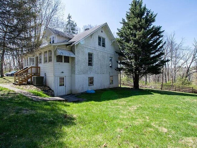 Building Photo - 3342 Yellow Sulphur Rd