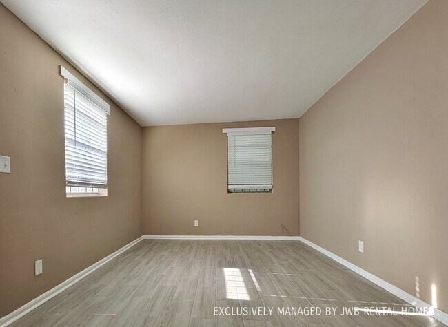 Building Photo - 1124 W 25th St