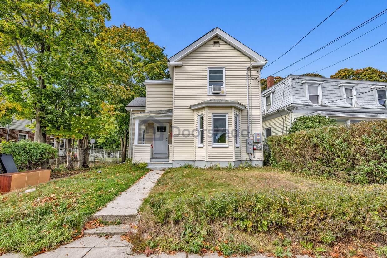 Primary Photo - 14 Hilton St