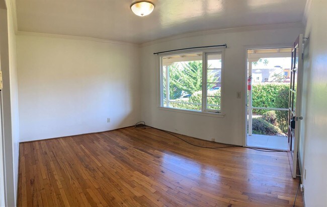 Building Photo - 175 Carmelito Ave