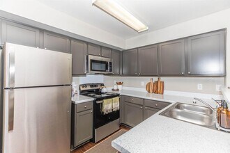 Building Photo - 1088 Park Plaza Dr