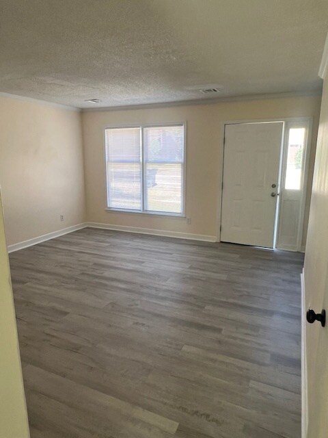 Foto del edificio - 323 E Blackstock Rd