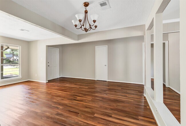 Foto del edificio - 2022 Fir Springs Dr