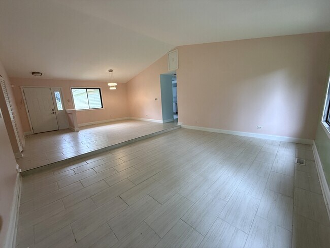 Foto del edificio - 1191 Hialeah Ln