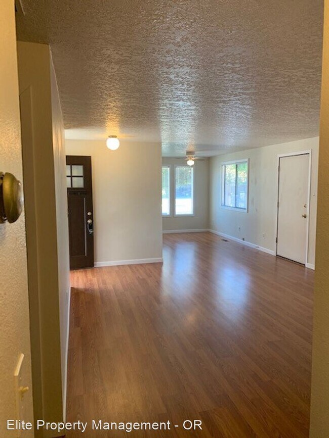 Foto del edificio - 4204 Evergreen St SE