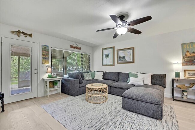 Foto del edificio - 1637 SE Paradise Cir W