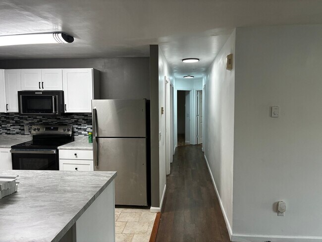 Building Photo - 1150 Tomasula Dr
