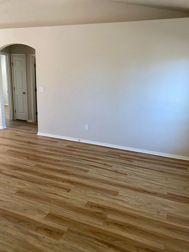 Foto del edificio - Great location, 3 bedroom house with large...
