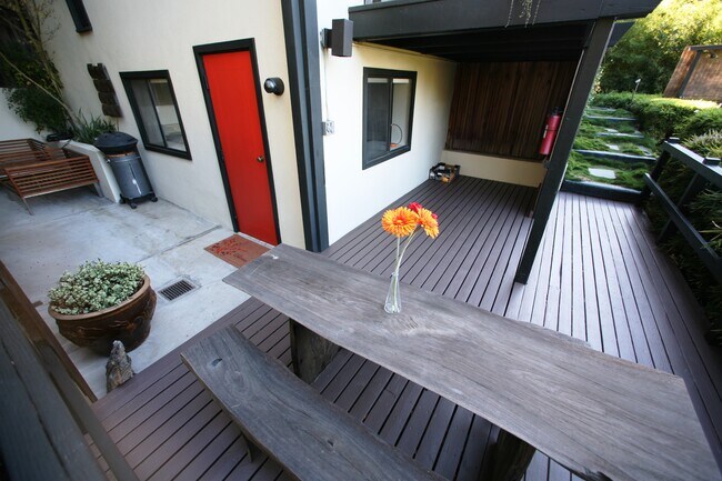 Foto del edificio - 1999 N Sycamore Ave