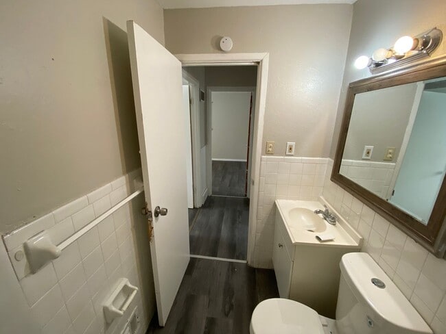 Building Photo - 208 Mc Alpine Dr