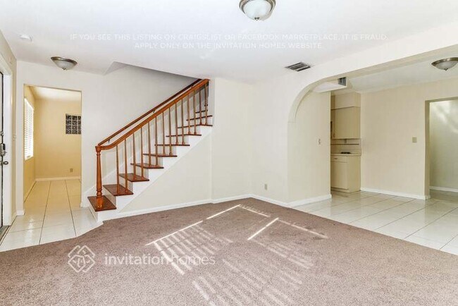 Building Photo - 5674 Parke Ave