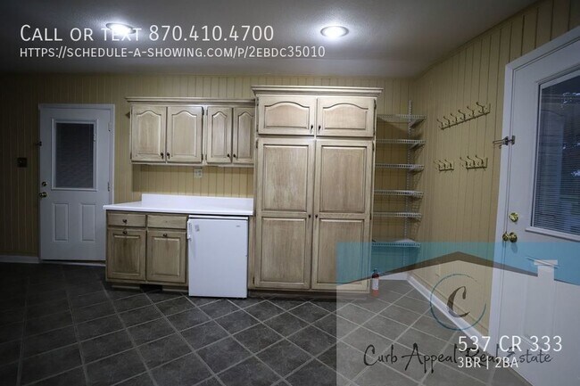 Building Photo - Westside Schools - 3 bed/ 2 bath 2,300 sq....