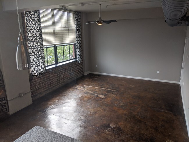 Building Photo - 1301 Market St