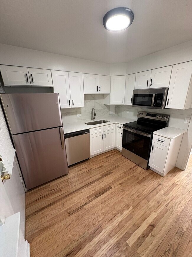Foto del edificio - 2104 W Farragut Ave