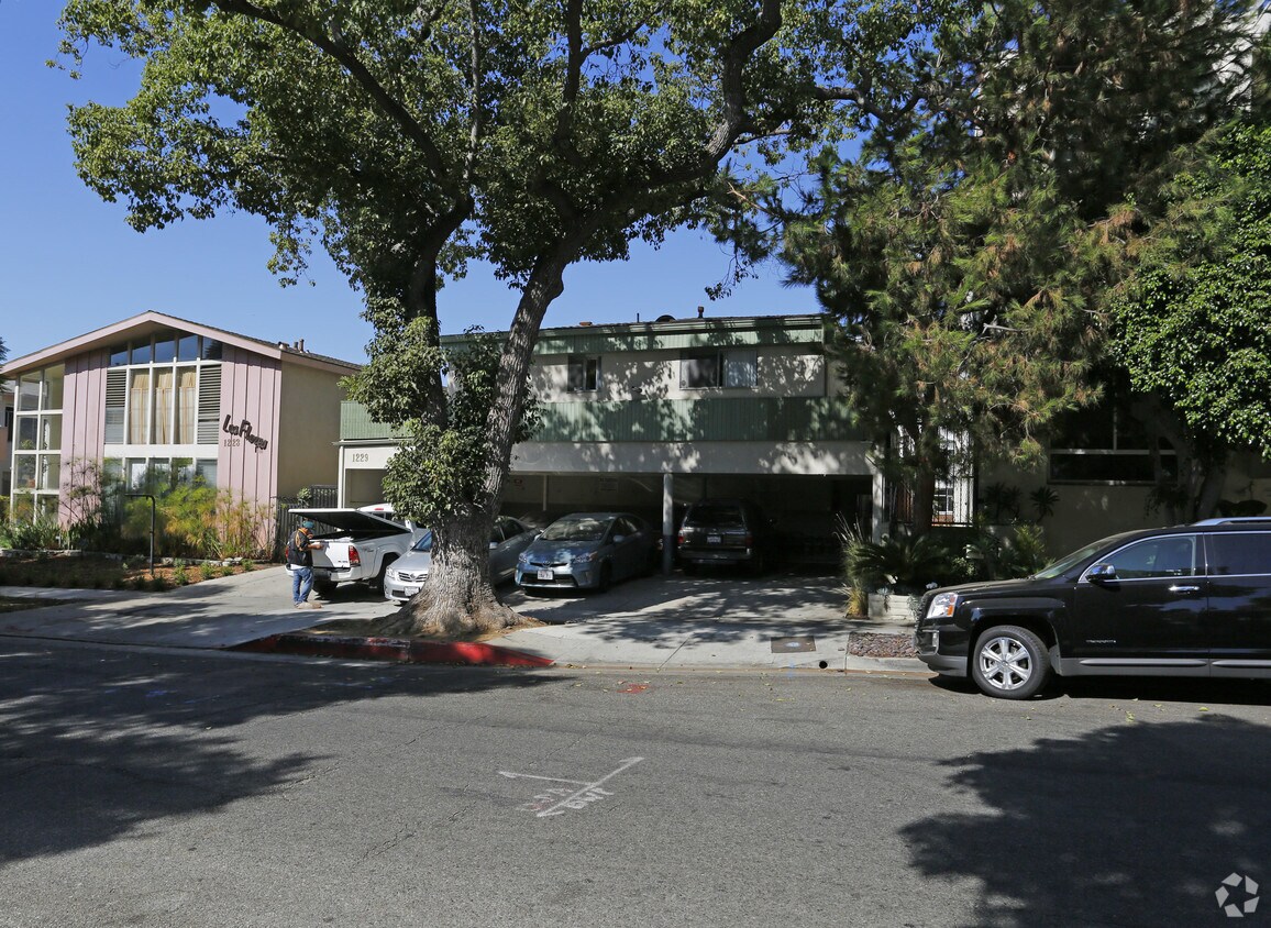 Building - 1229 N Flores St