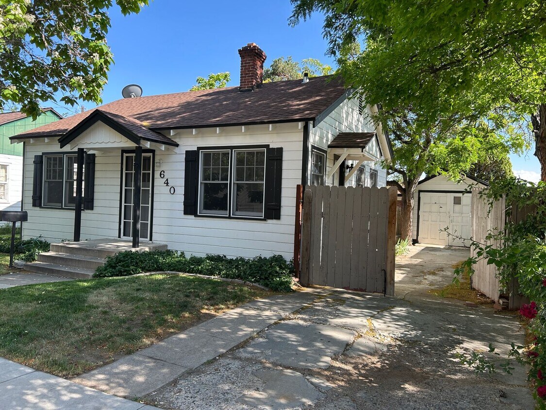 Foto principal - **MIDTOWN - READY FOR MOVE IN** 2 Bedroom/...