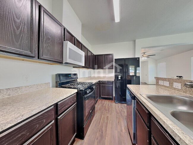 Foto del edificio - 6031 Brenwood Trails Ln
